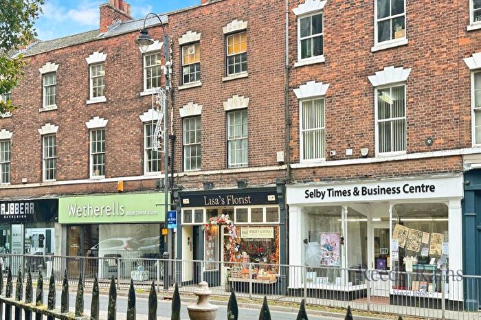 1 Bedroom Flat For Sale In The Crescent, Selby, North Yorkshire, YO8