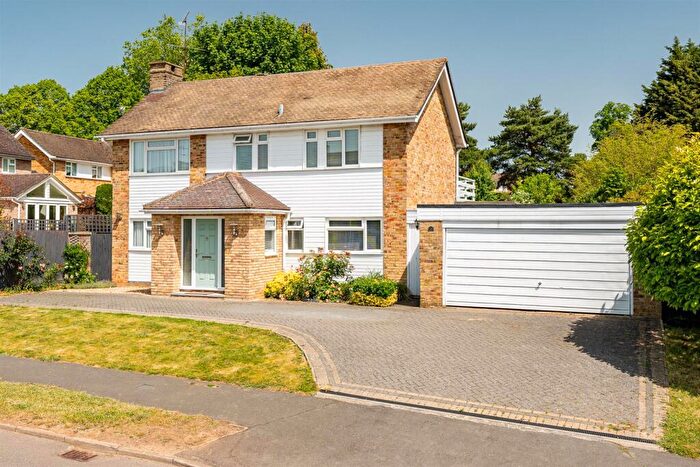 4 Bedroom Detached House For Sale In Carleton Rise, Welwyn, AL6