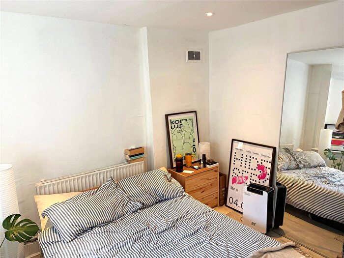 3 Bedroom Flat To Rent In Daneville Road, London, SE5