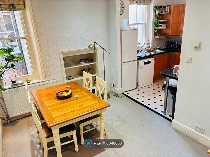 2 Bedroom Flat To Rent In Salisbury House, London, SW2