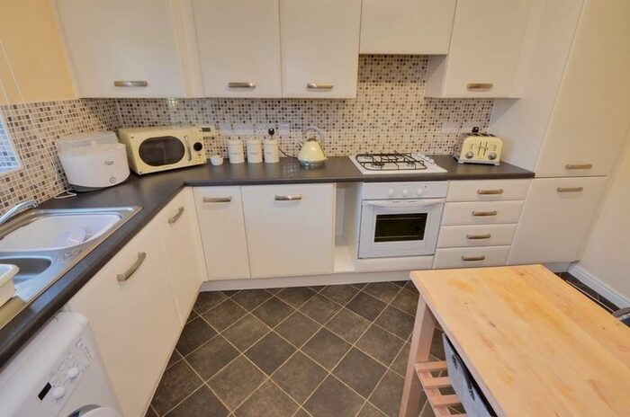 3 Bedroom Town House To Rent In Featherstone Drive, Featherstone, Pontefract WF7