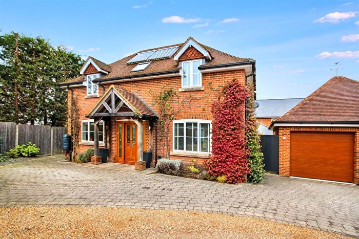 3 Bedroom Property To Rent In Glaziers Lane, Normandy, Guildford, GU3