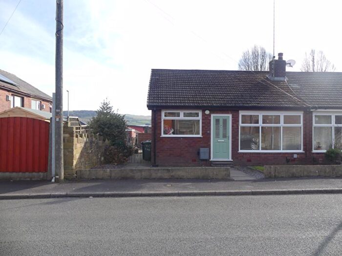 2 Bedroom Semi-Detached Bungalow To Rent In Farrowdale Avenue, Shaw, Oldham, OL2
