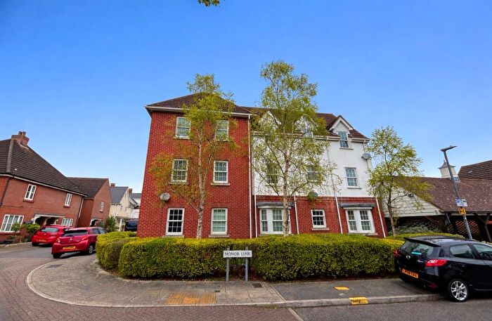 2 Bedroom Flat For Sale In Burnell Gate, Chelmsford, CM1