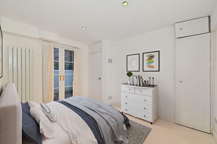 2 Bedroom Flat To Rent In Cambridge Gardens, London, W10