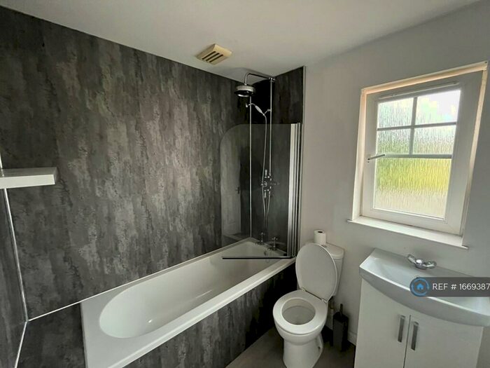 2 Bedroom Semi-Detached House To Rent In Huxley Place, Glasgow, G20