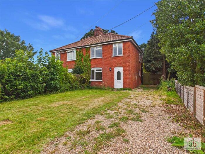 3 Bedroom Semi Detached House For Sale In Bucklesham Road, Kirton, IP3