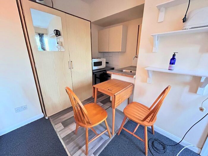 Studio To Rent In Colney Hatch Lane, London, N10