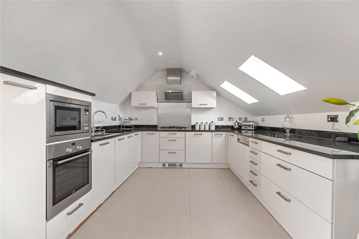 1 Bedroom Flat To Rent In Ham Common, Richmond, TW10