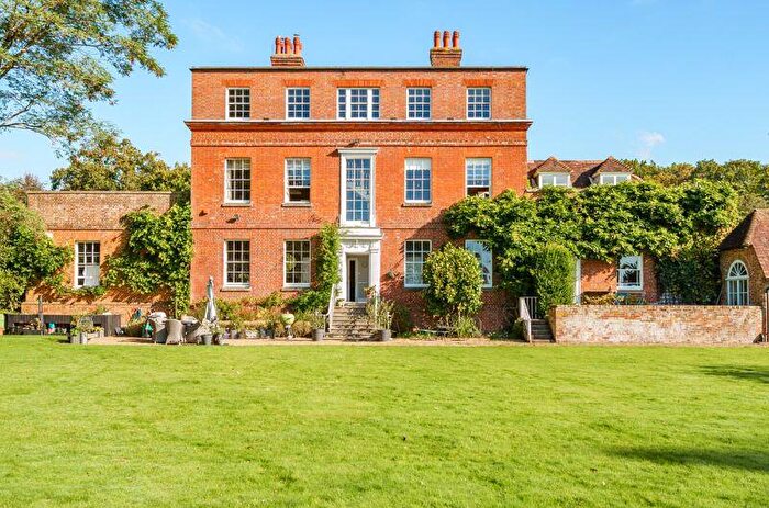 3 Bedroom Flat For Sale In Vicarage Road, Yalding, ME18