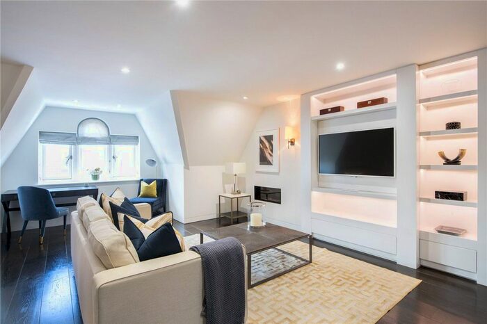 2 Bedroom Flat To Rent In Duke Street, Mayfair, London, W1K