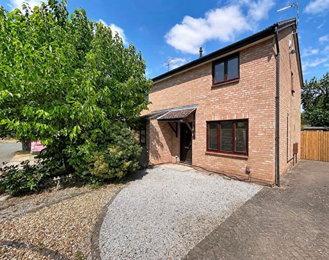 3 Bedroom Semi-Detached House For Sale In Turton Way, Kenilworth, CV8
