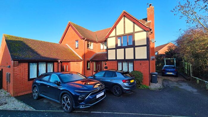5 Bedroom Detached House For Sale In Hogarth Road, Leicester, LE4