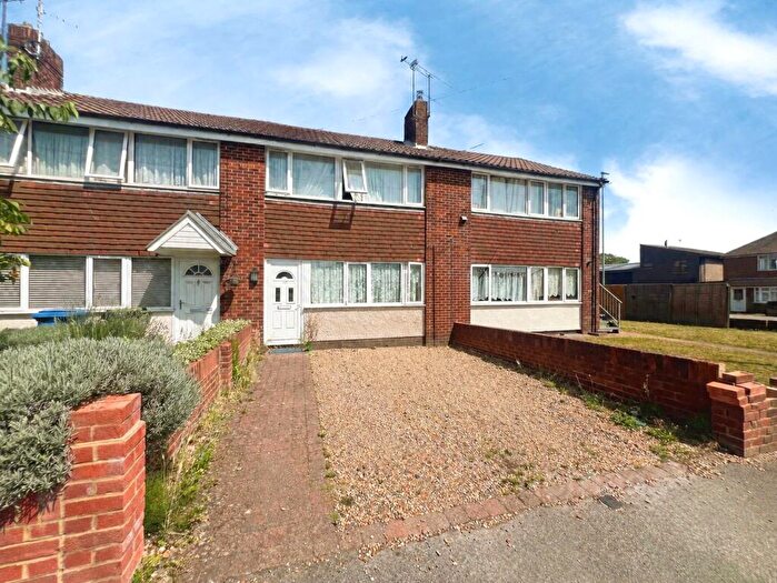 3 Bedroom Terraced House For Sale In Belle Vue Road, Aldershot, Hampshire, GU12