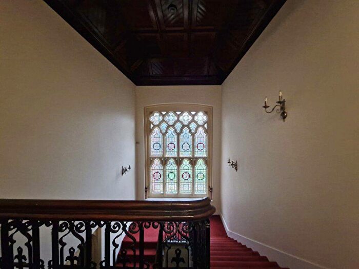 2 Bedroom Apartment To Rent In Chigwell, IG8