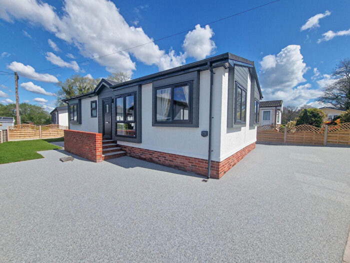 2 Bedroom Park Home For Sale In Ilkley, West Yorkshire, LS29