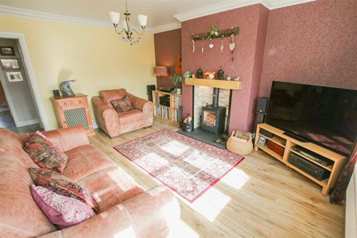 2 Bedroom Semi-Detached Bungalow For Sale In Amberley Rise, Skellow, Doncaster, DN6