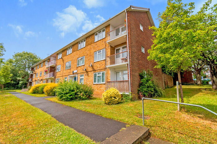 2 Bedroom Flat To Rent In Portswood Road, Southampton, SO17