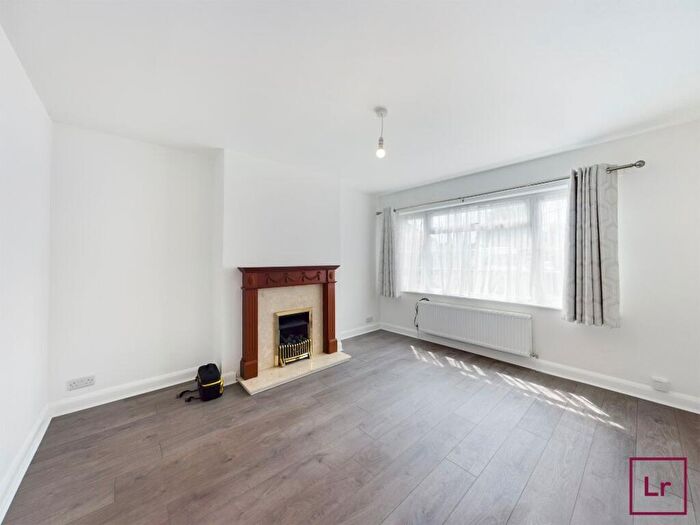 2 Bedroom Flat To Rent In Northdown Close, Ruislip, HA4