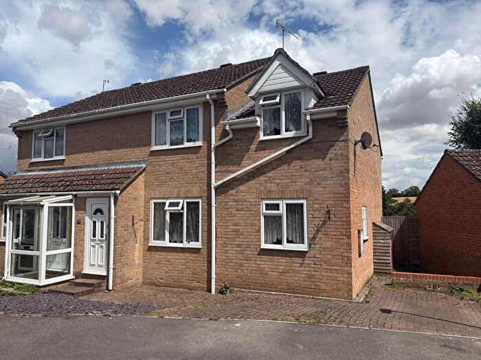 4 Bedroom Semi-Detached House For Sale In Castle Mount, Tisbury, SP3