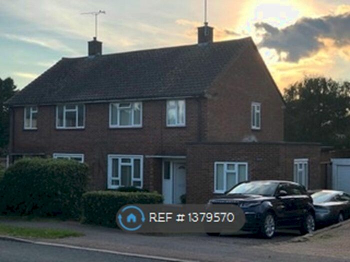 3 Bedroom Semi-Detached House To Rent In Bluebridge Road, Brookmans Park, Hatfield, AL9