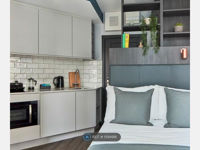 Studio To Rent In Crossharbour Plaza, London, E14