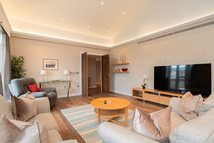 4 Bedroom Flat To Rent In Carnwath Road, Wandsworth, SW6