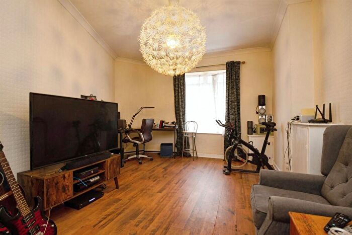 2 Bedroom End Of Terrace House For Sale In Craddock Street, Cardiff, CF11