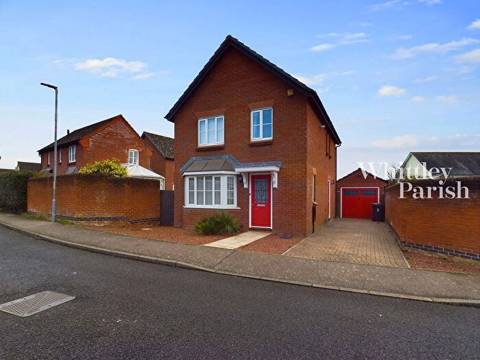 3 Bedroom Detached House For Sale In Oakfield Road, Long Stratton, Norwich, NR15