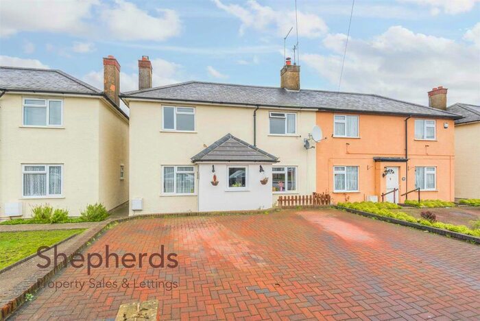 3 Bedroom Semi-Detached House For Sale In Rye Road, Hoddesdon - Chain Free, EN11