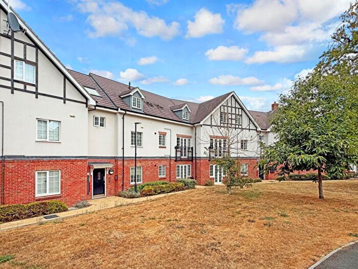 2 Bedroom Flat For Sale In Grange Road, Chalfont St Peter, Gerrards Cross, SL9