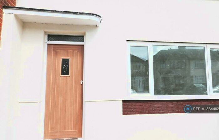 5 Bedroom Detached House To Rent In Northwood Avenue, Hornchurch, RM12