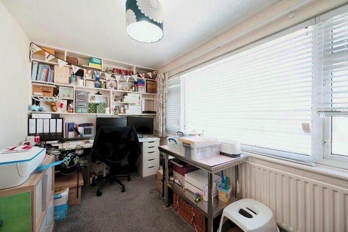 2 Bedroom Flat For Sale In Sea Front, Hayling Island, Hampshire, PO11