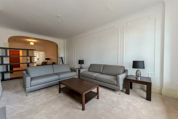 5 Bedroom Apartment To Rent In Strathmore Court, London, NW8