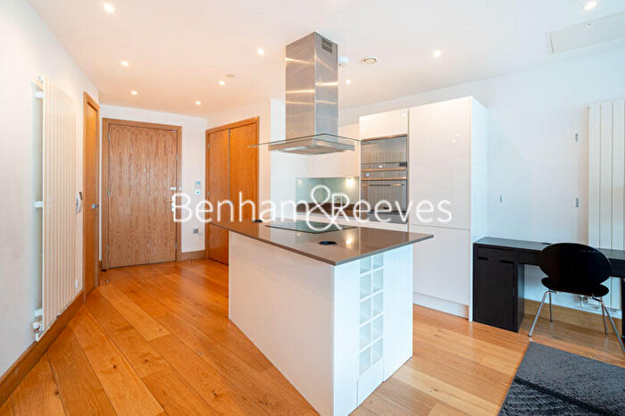 2 Bedroom Flat To Rent In Crossharbour Plaza, London, E14