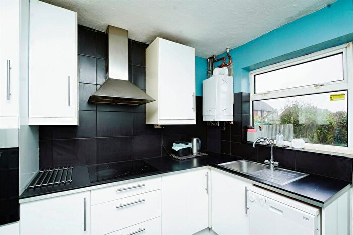 3 Bedroom End Of Terrace House For Sale In Castle Croft Road, Luton, LU1