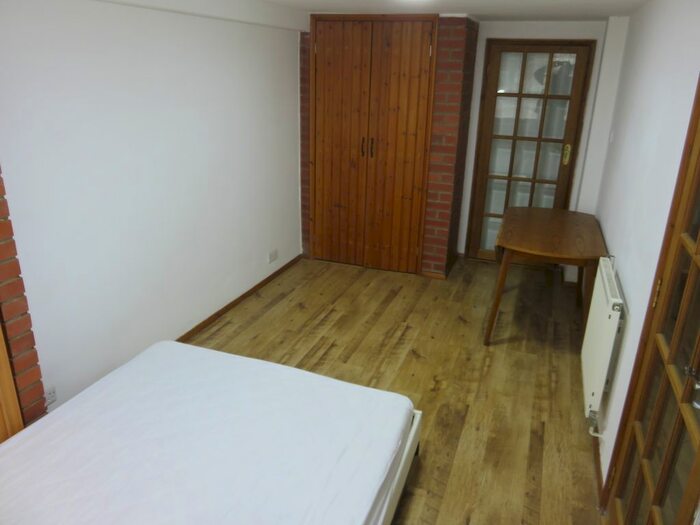 Studio To Rent In Station Road, Hendon Central, London, NW4