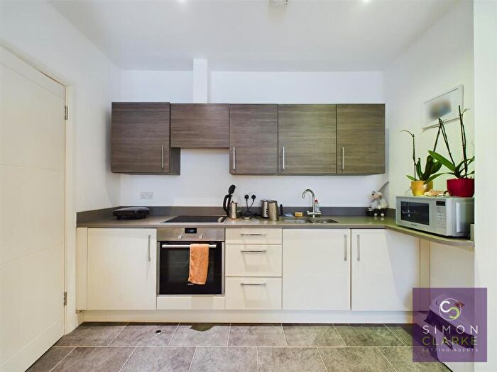1 Bedroom Apartment To Rent In High Street, Barnet, EN5
