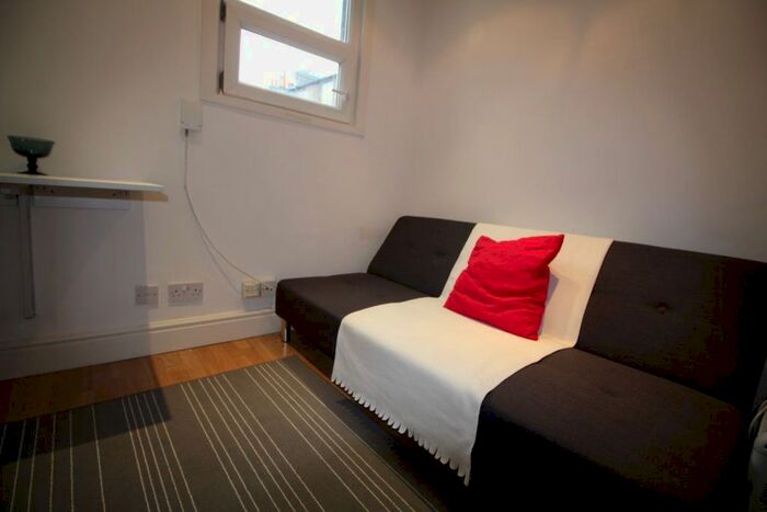 Studio To Rent In Cheniston Gardens, High Street Kensington, W8