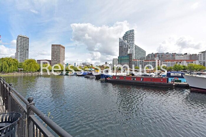 3 Bedroom Apartment To Rent In Boardwalk Place, Canary Wharf, London, E14
