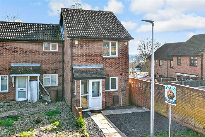 2 Bedroom Semi-Detached House For Sale In Harvel Avenue, Strood, Rochester, Kent, ME2