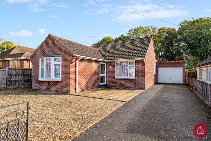 2 Bedroom Detached Bungalow For Sale In Manor Drive, Oxford, OX33