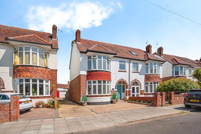 3 Bedroom Semi-detached House For Sale In Dysart Avenue, Drayton, Portsmouth, PO6