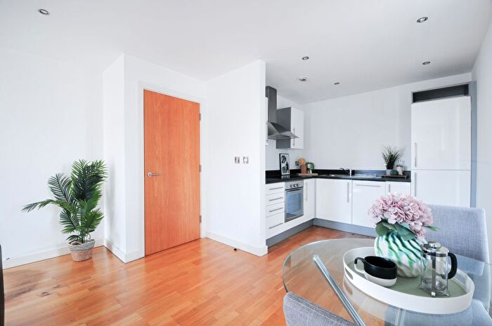 1 Bedroom Flat To Rent In The Quays, Salford, M50