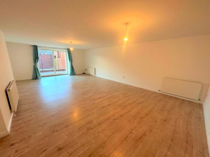 3 Bedroom Flat To Rent In Scrimgeour Place, Dundee, DD3
