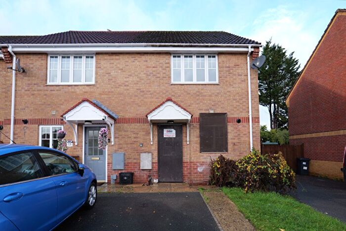 2 Bedroom End Terrace House For Sale In Horseshoe End, Newbury, RG14