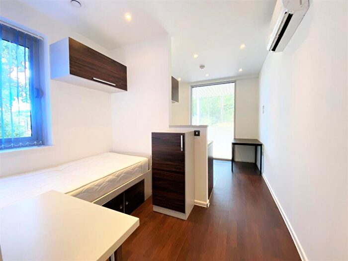 1 Bedroom Flat To Rent In Guildford Park Road, Guildford, GU2