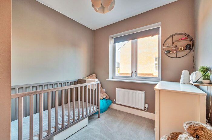 3 Bedroom Terraced House For Sale In Pinewood Way, Chichester, PO19