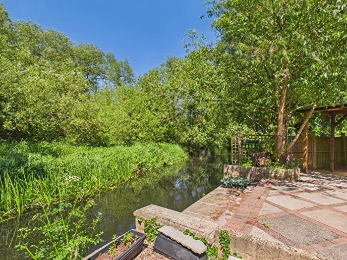 4 Bedroom Chalet For Sale In Coppermill Road, Wraysbury, Berkshire, TW19