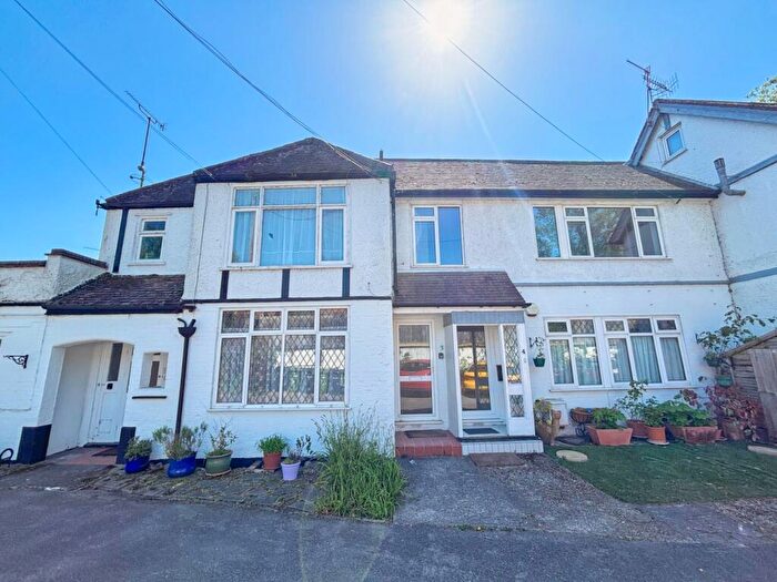2 Bedroom Maisonette To Rent In Reigate Road, Betchworth, RH3